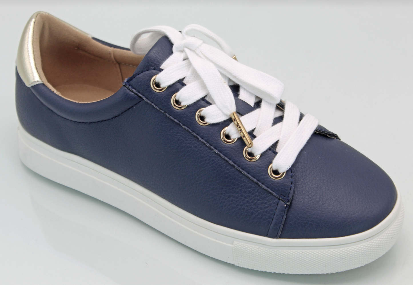 Neva Sneaker