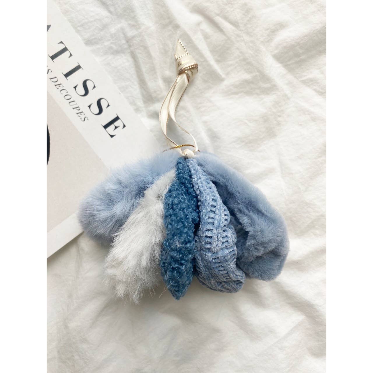 VELVET SOFT SCRUNCHIES SET - GABI: ONE SIZE / IVORY