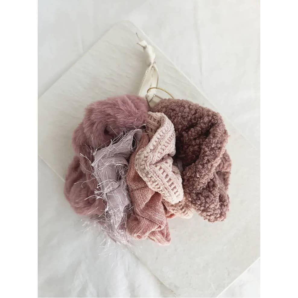 VELVET SOFT SCRUNCHIES SET - GABI: ONE SIZE / IVORY